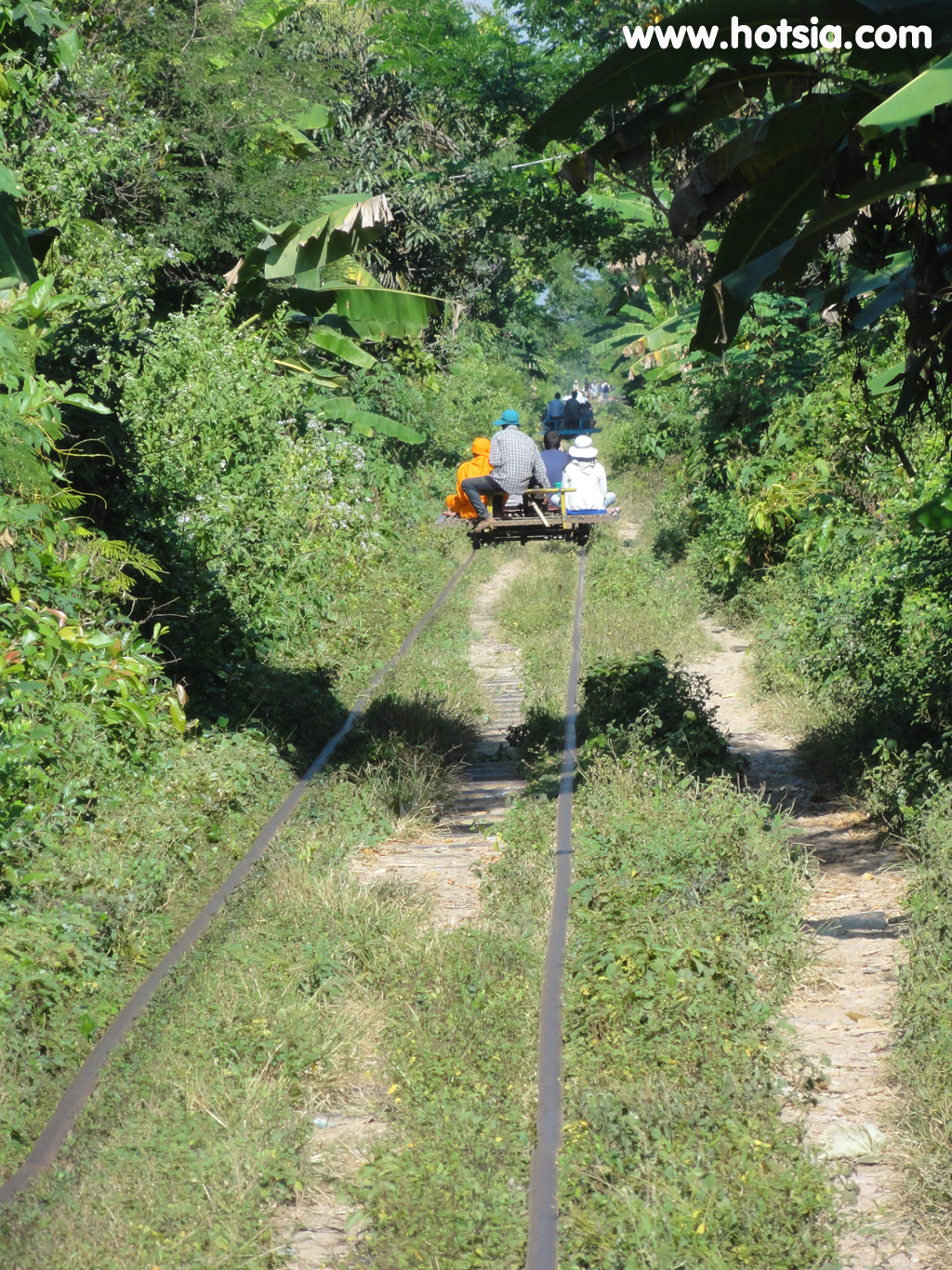 พระตะบอง รถไฟไม้ไผ่พระตะบอง