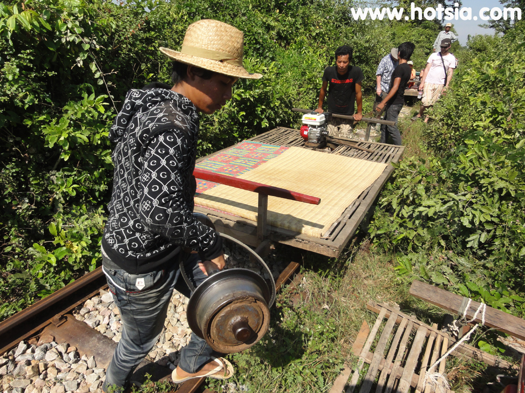 พระตะบอง รถไฟไม้ไผ่พระตะบอง