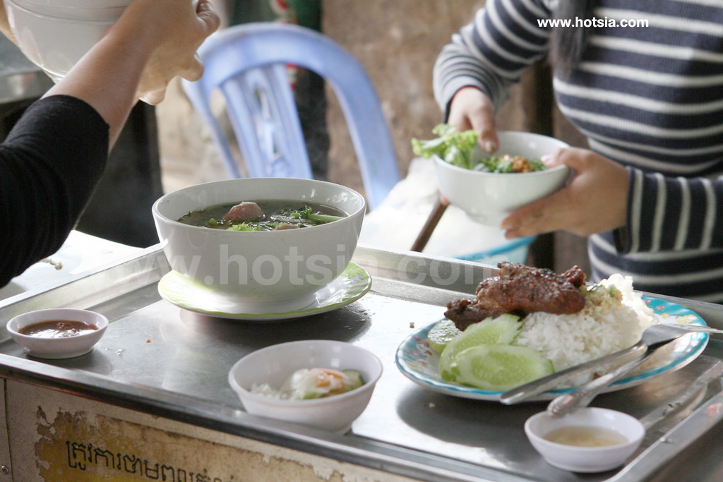 เที่ยวกัมพูชา ร้านอาหารในกำปงธม