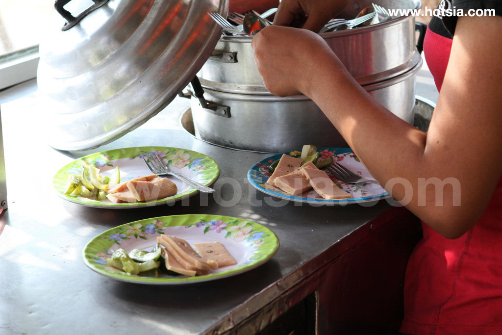 เที่ยวกัมพูชา ร้านอาหารในกำปงธม