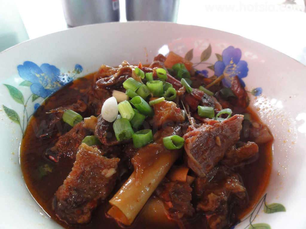กำปงธม อาหารข้าวราดแกง
