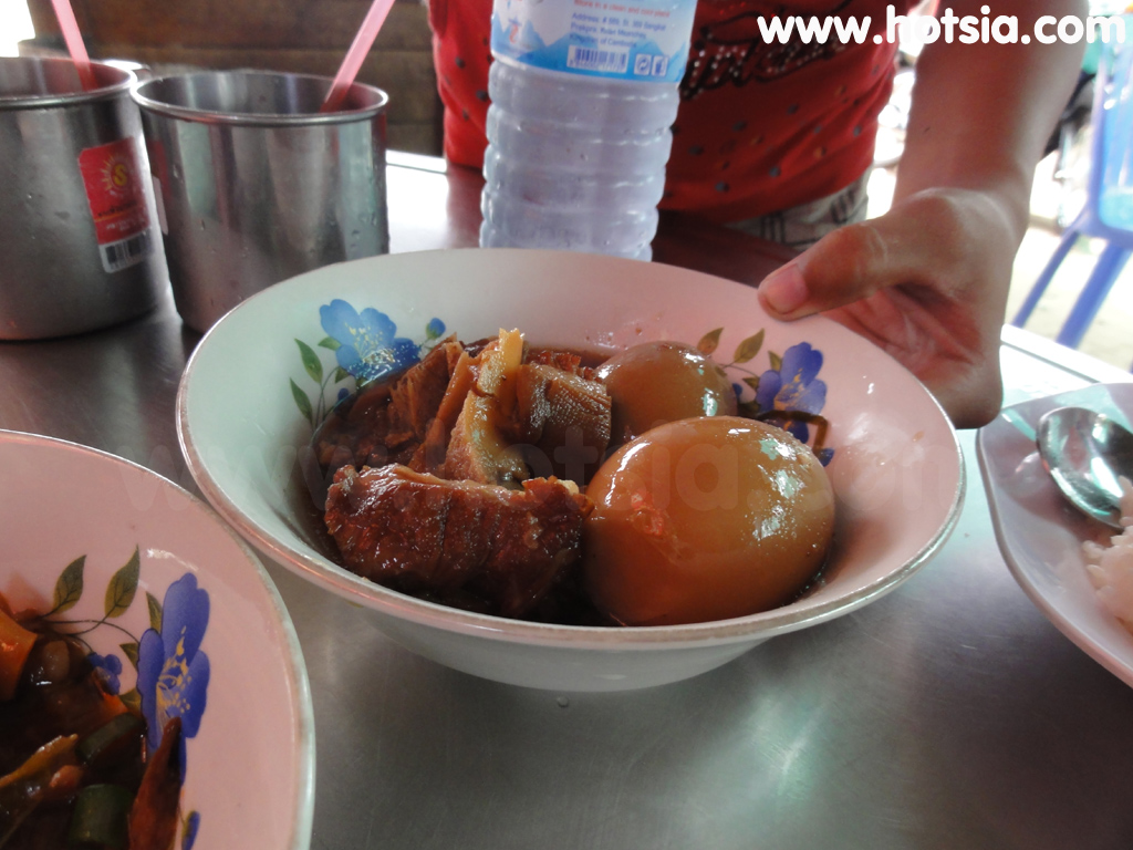กำปงธม อาหารข้าวราดแกง