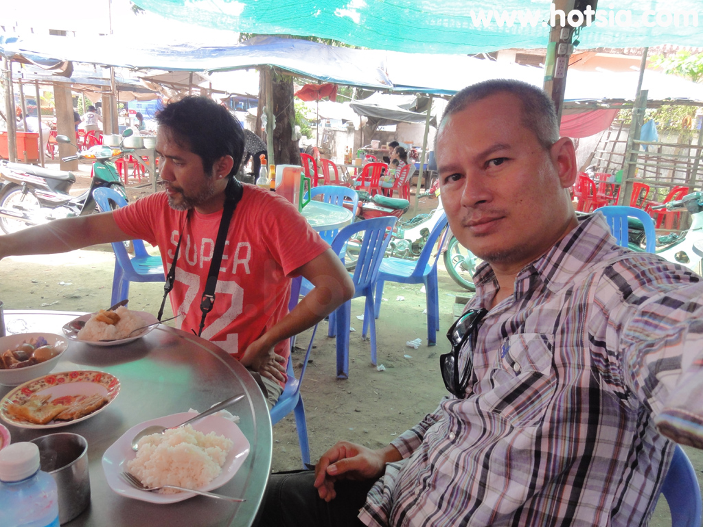 กำปงธม อาหารข้าวราดแกง