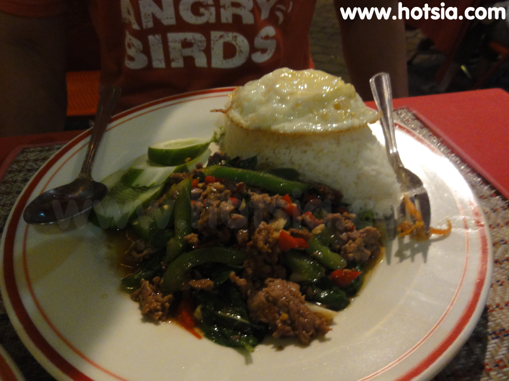 เที่ยวพนมเปญ ผัดกระเพราเป็ดไข่ดาว พนมเปญ