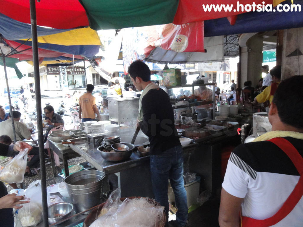 กรุงพนมเปญ ร้านก๋วยเตี๋ยวอร่อยจัดในพนมเปญ