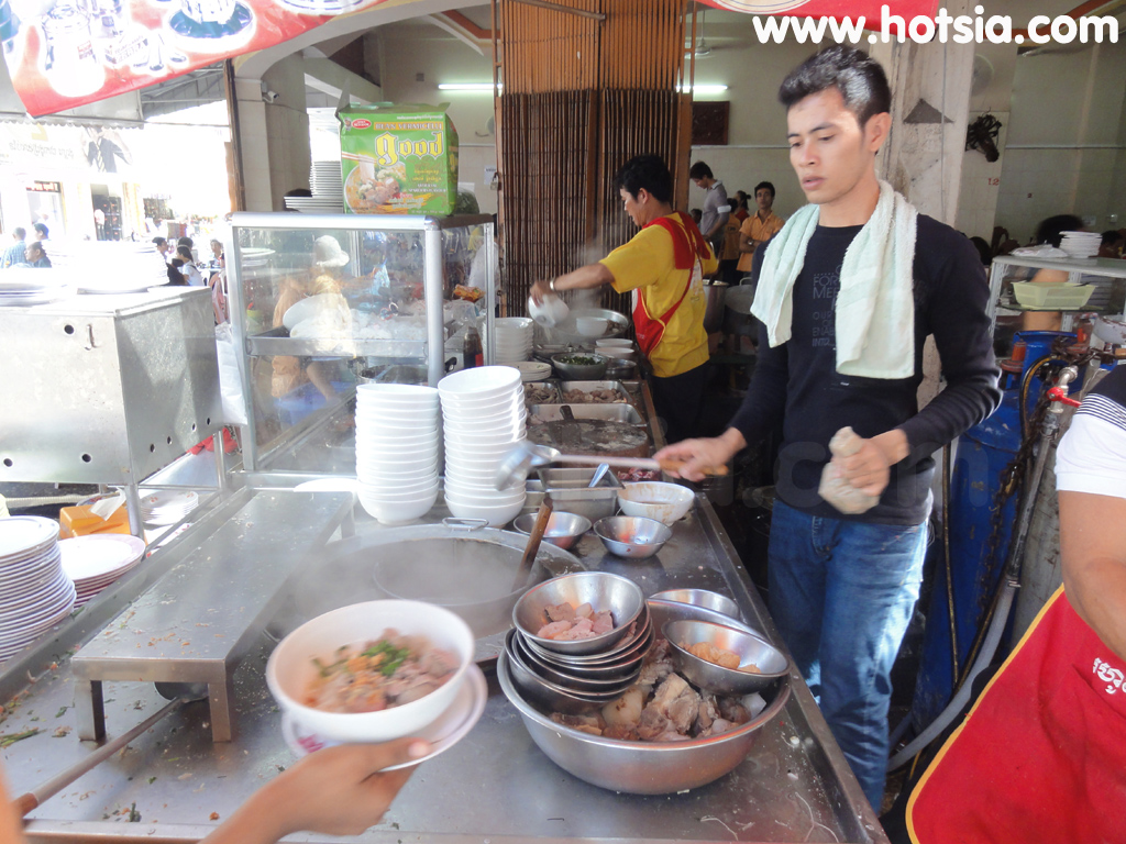 กรุงพนมเปญ ร้านก๋วยเตี๋ยวอร่อยจัดในพนมเปญ
