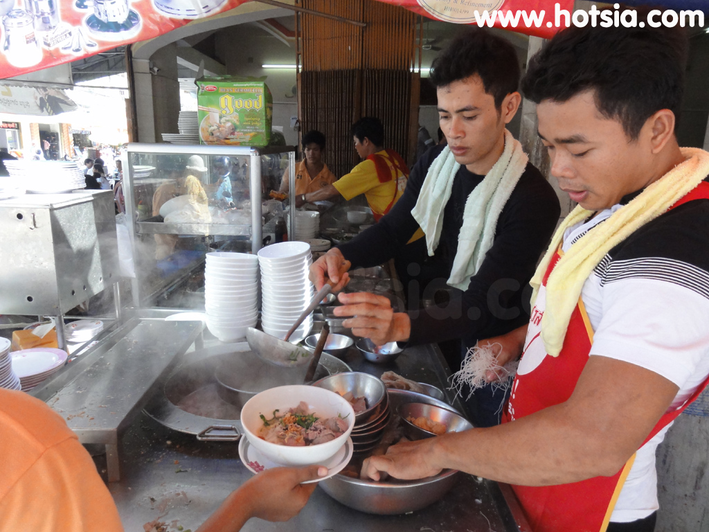 กรุงพนมเปญ ร้านก๋วยเตี๋ยวอร่อยจัดในพนมเปญ