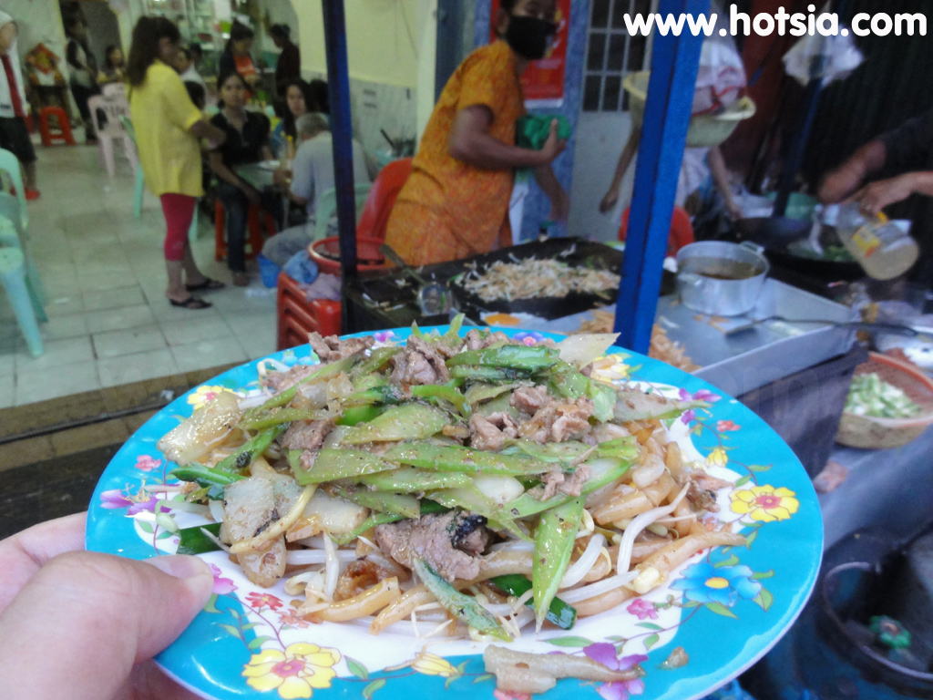 เที่ยวกัมพูชา ผัดหมี่ข้างวังพนมเปญ