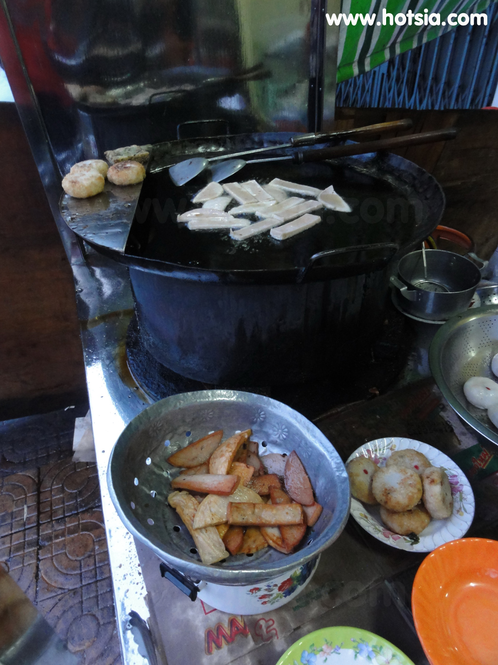 เที่ยวกัมพูชา ผัดหมี่ข้างวังพนมเปญ