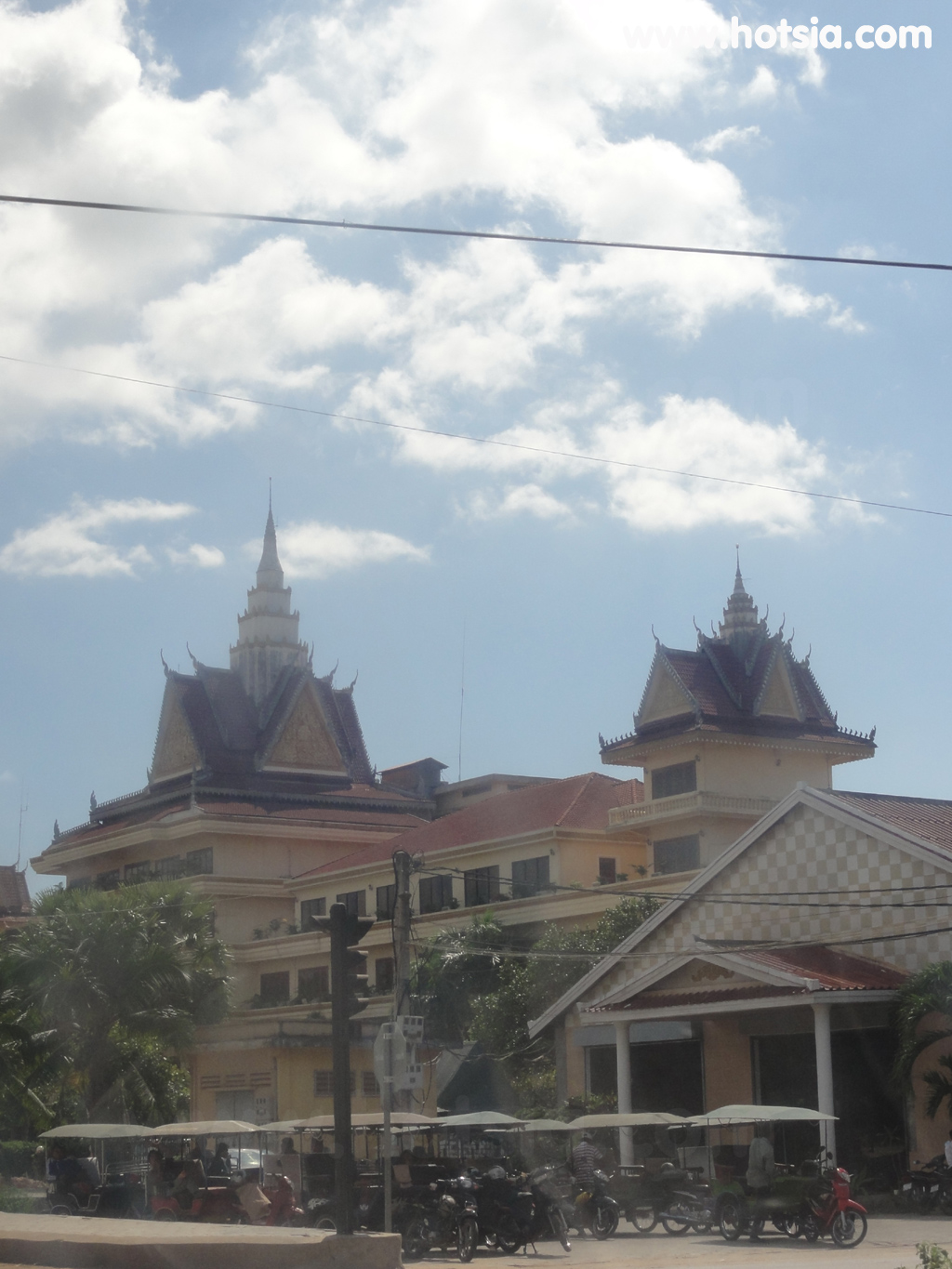 เสียมเรียบ เดินทางจากด่านปอยเปตมาเสียมเรียบ
