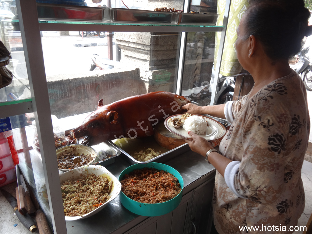 เที่ยวบาหลีด้วยตัวเอง ข้าวหน้าหมูย่างหนังกรอบ บาหลี