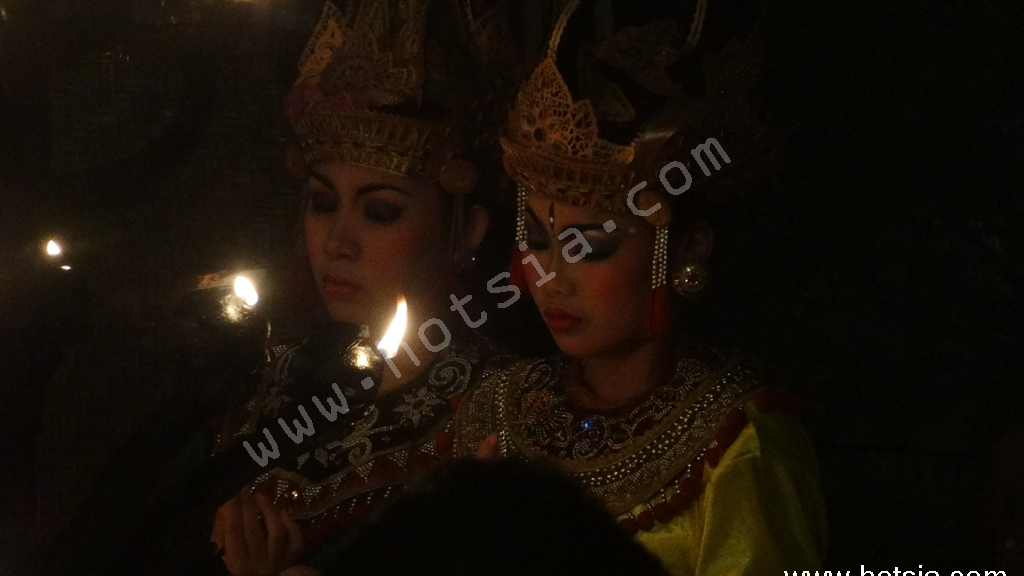 เที่ยวบาหลีด้วยตัวเอง การแสดงคาจัก