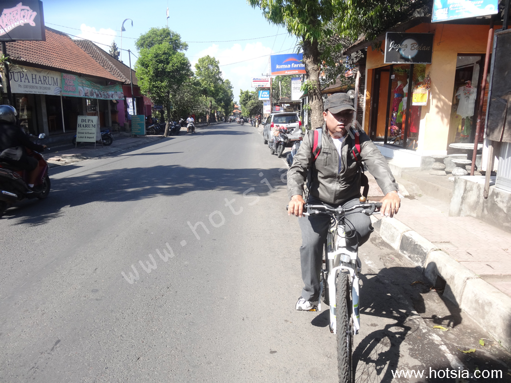 เที่ยวบาหลีด้วยตัวเอง เช่าจักรยานขี่เที่ยวเมืองอูบุด บาหลี