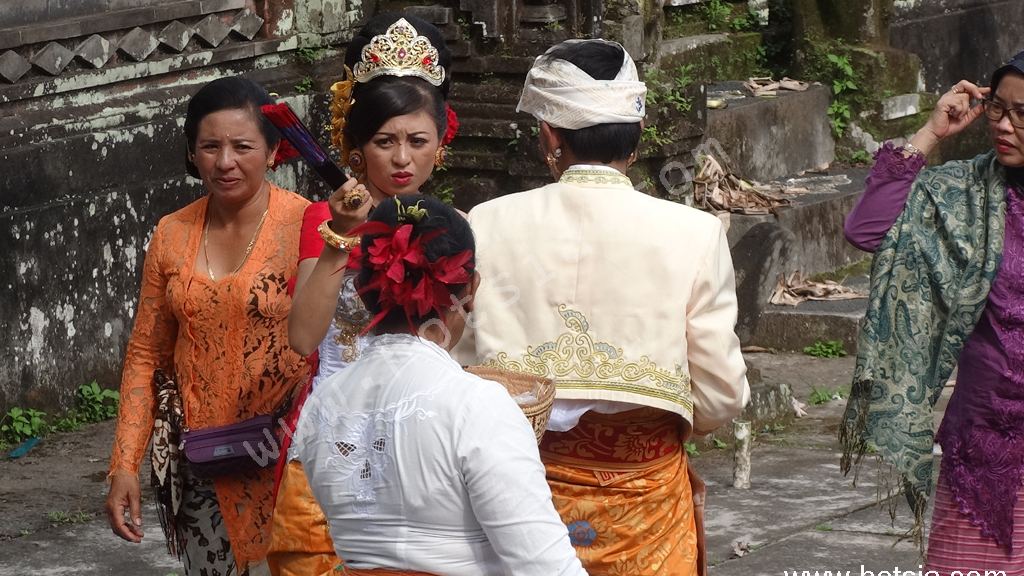 เที่ยวบาหลีด้วยตัวเอง งานแต่งงานชาวบาหลี อินโดนีเซีย