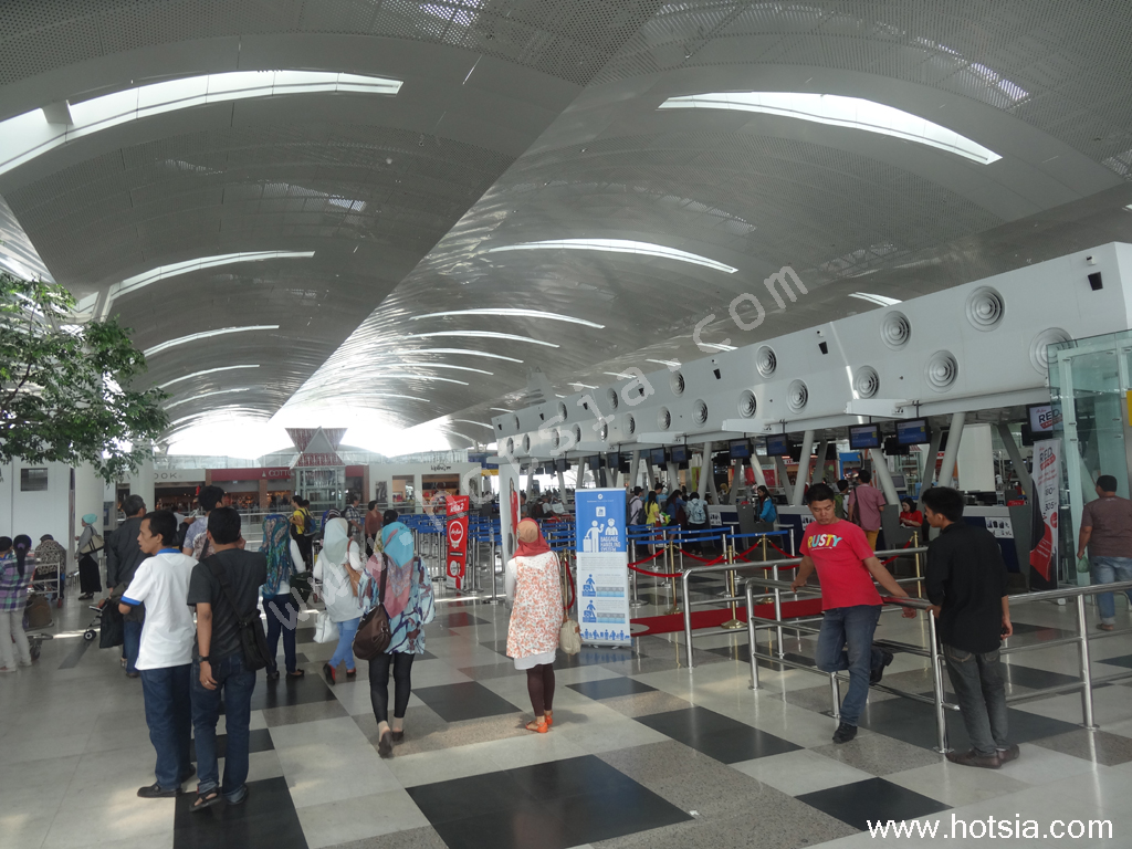 ข้อมูลท่องเที่ยวเมดาน สุมาตรา อินโดนีเซีย สนามบินกัวลานามู