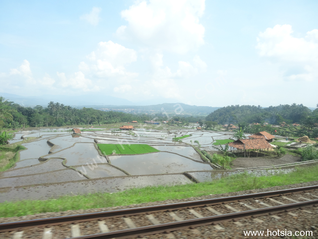 เที่ยวยอร์คยาการ์ตา รถไฟจากยอร์คยาการ์ตาไปจาการ์ต้า