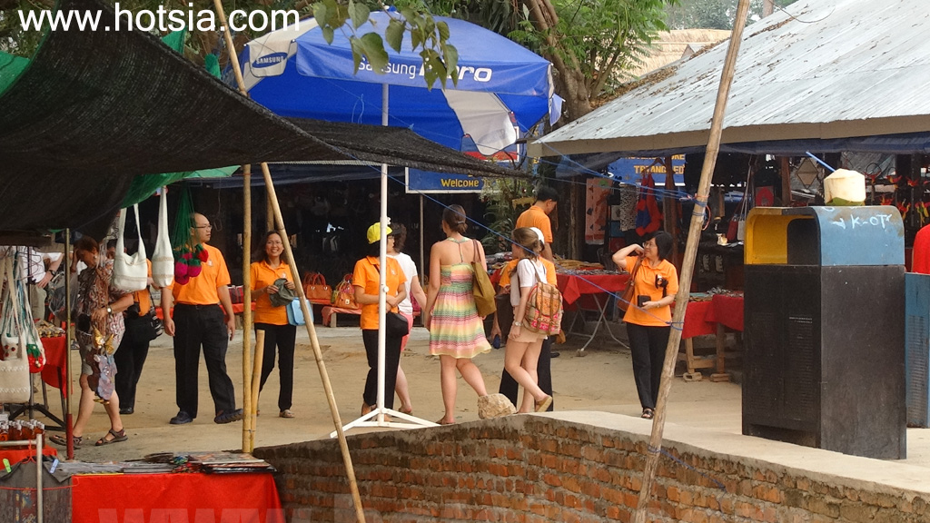 เที่ยวแขวงบ่อแก้ว ดอนซาว บ้านต้นผึ้ง ลาว