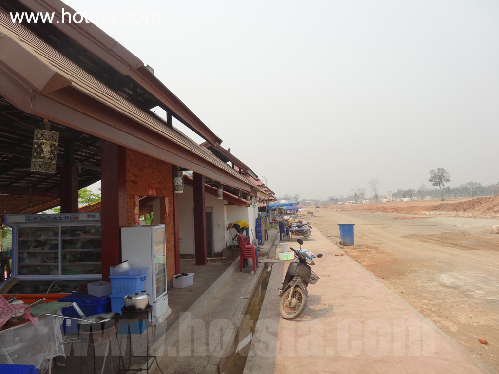 เที่ยวแขวงบ่อแก้ว ร้านอาหารในบ้านต้นผึ้ง ลาว