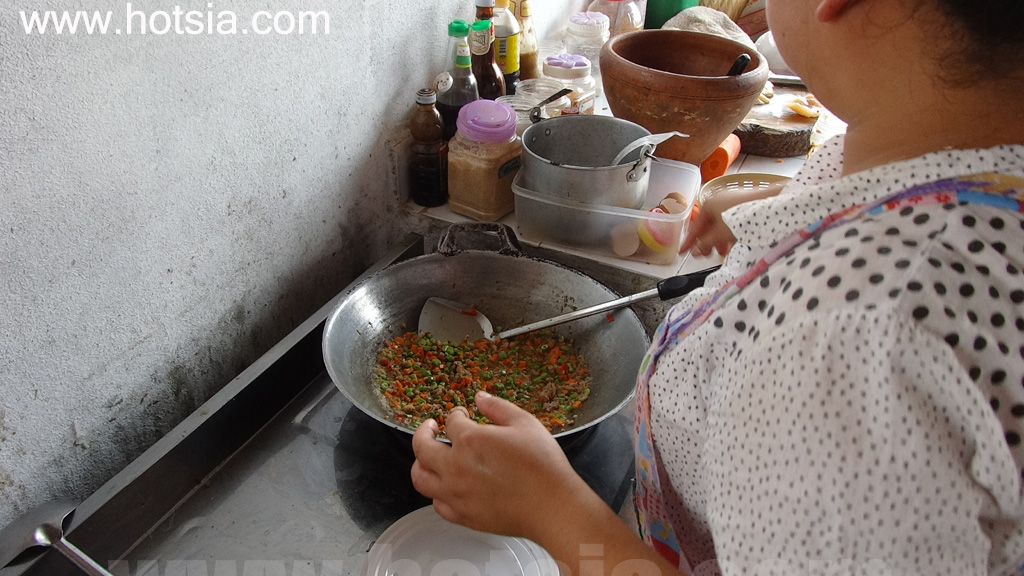 เที่ยวแขวงบ่อแก้ว ร้านอาหารในบ้านต้นผึ้ง ลาว