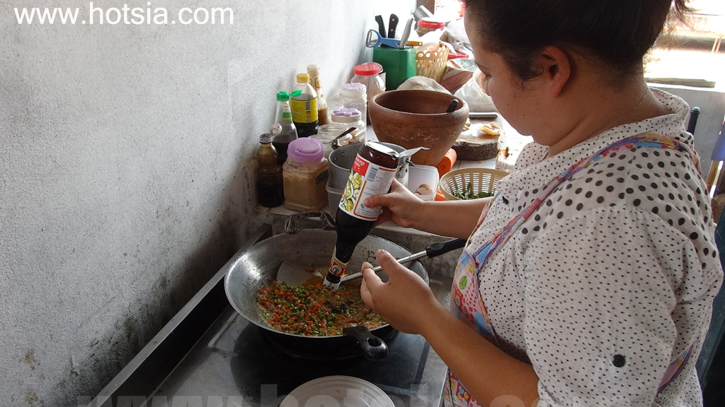 เที่ยวแขวงบ่อแก้ว ร้านอาหารในบ้านต้นผึ้ง ลาว