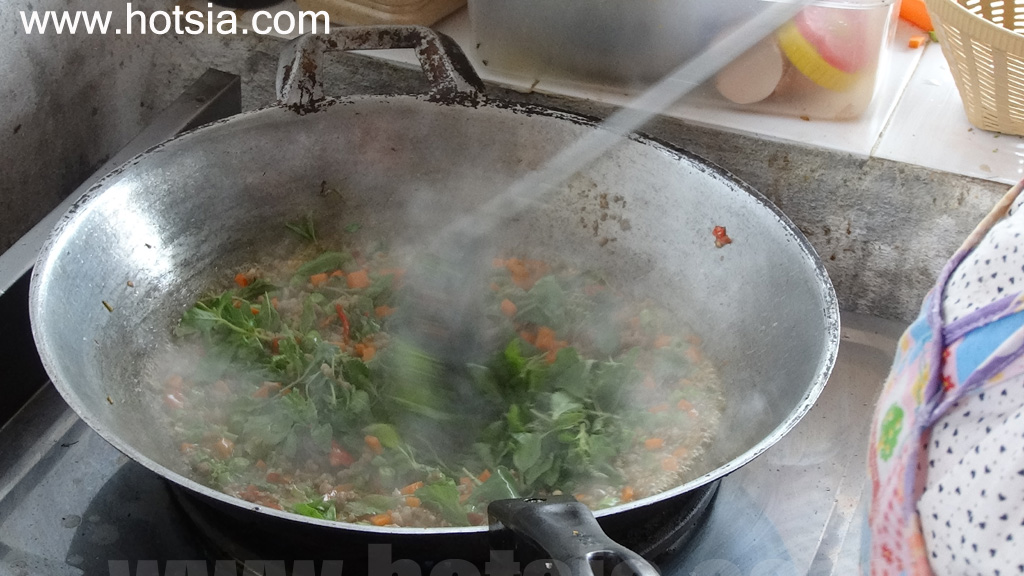 เที่ยวแขวงบ่อแก้ว ร้านอาหารในบ้านต้นผึ้ง ลาว