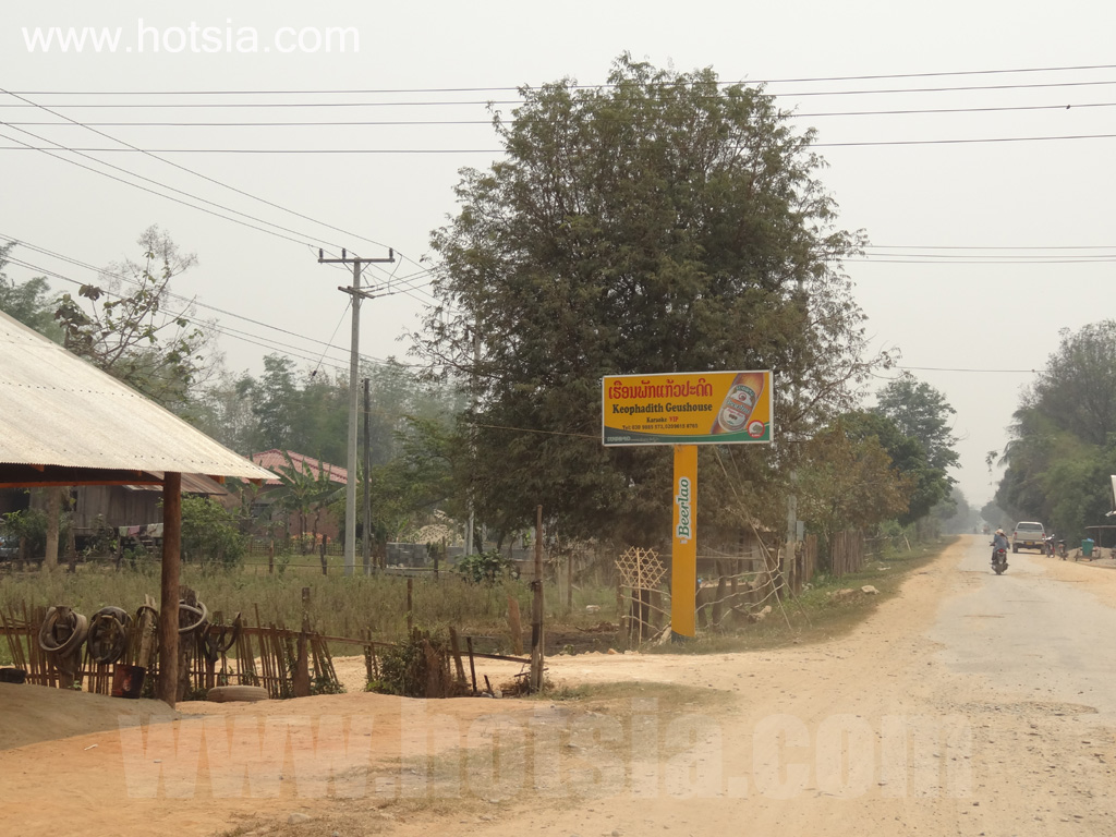 เที่ยวแขวงบ่อแก้ว โรงแรมในบ้านต้นผึ้ง ลาว