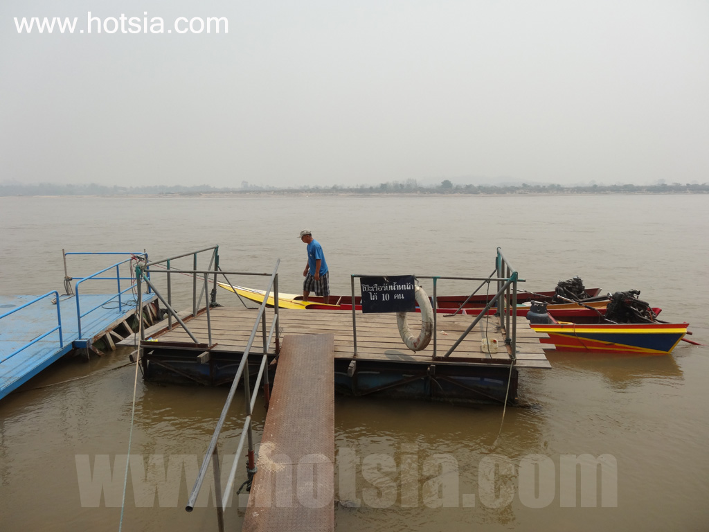 เที่ยวแขวงบ่อแก้ว นั่งเรือข้ามจากเชียงแสนไปต้นผึ้ง