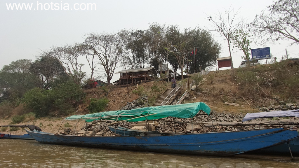 เที่ยวแขวงบ่อแก้ว นั่งเรือข้ามจากเชียงแสนไปต้นผึ้ง