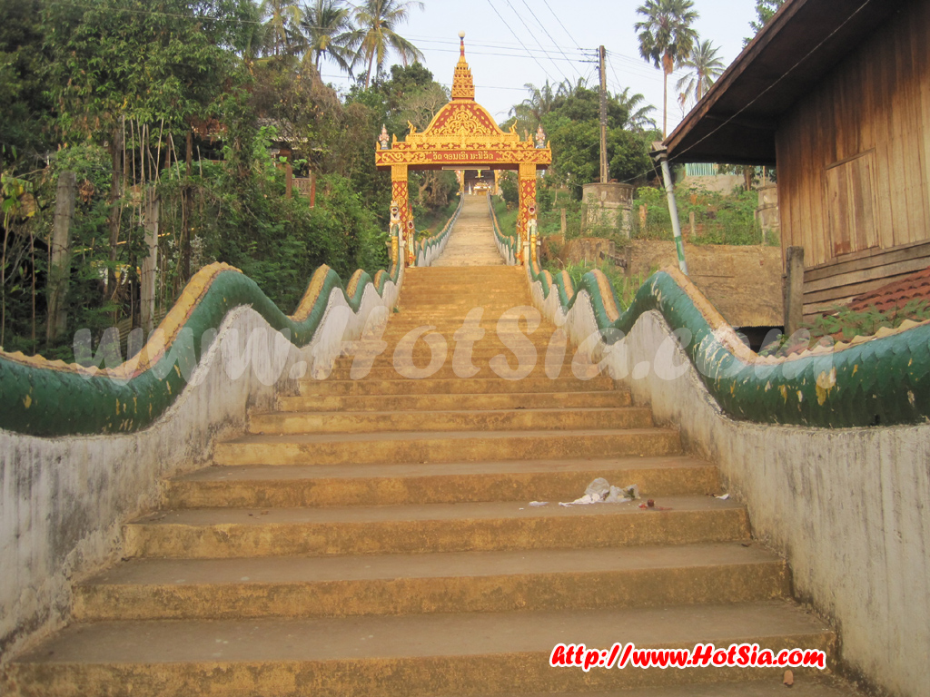 แขวงบ่อแก้ว วัดจอมเขามณีรัตน์ ห้วยทราย(houay xai) แขวงบ่อแก้ว ลาว