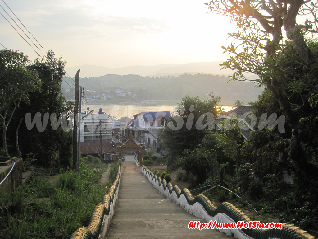 แขวงบ่อแก้ว วัดจอมเขามณีรัตน์ ห้วยทราย(houay xai) แขวงบ่อแก้ว ลาว