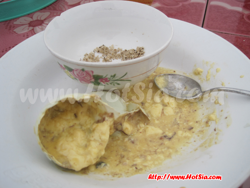 ปากซัน บริคำไชย นั่งกินเบียร์ลาวมองบึงกาฬจากปากซัน
