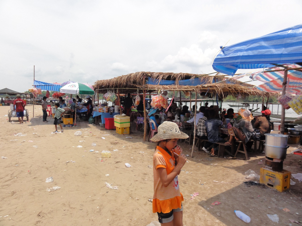 เที่ยวจำปาสัก เรือจากนากะสังไปดอนเดช