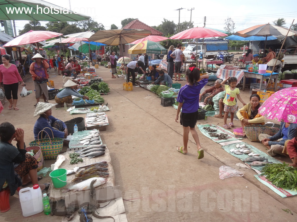 จำปาสัก ตลาดเย็นนากะสัง