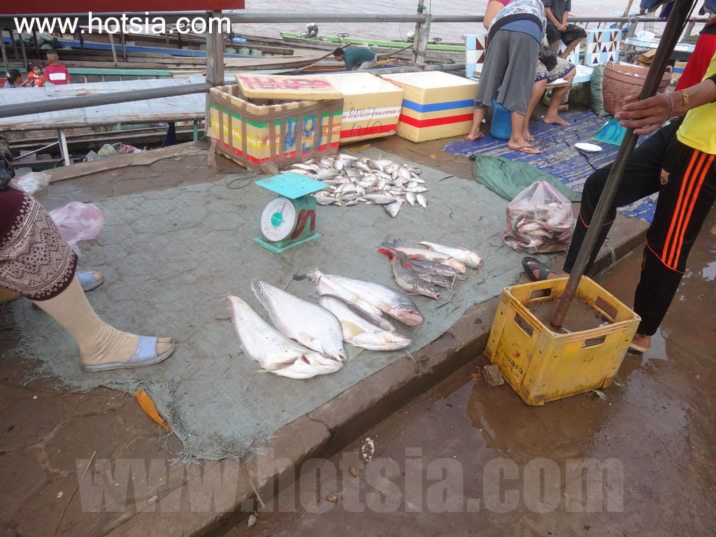 จำปาสัก ตลาดเช้าบ้านนากะสัง