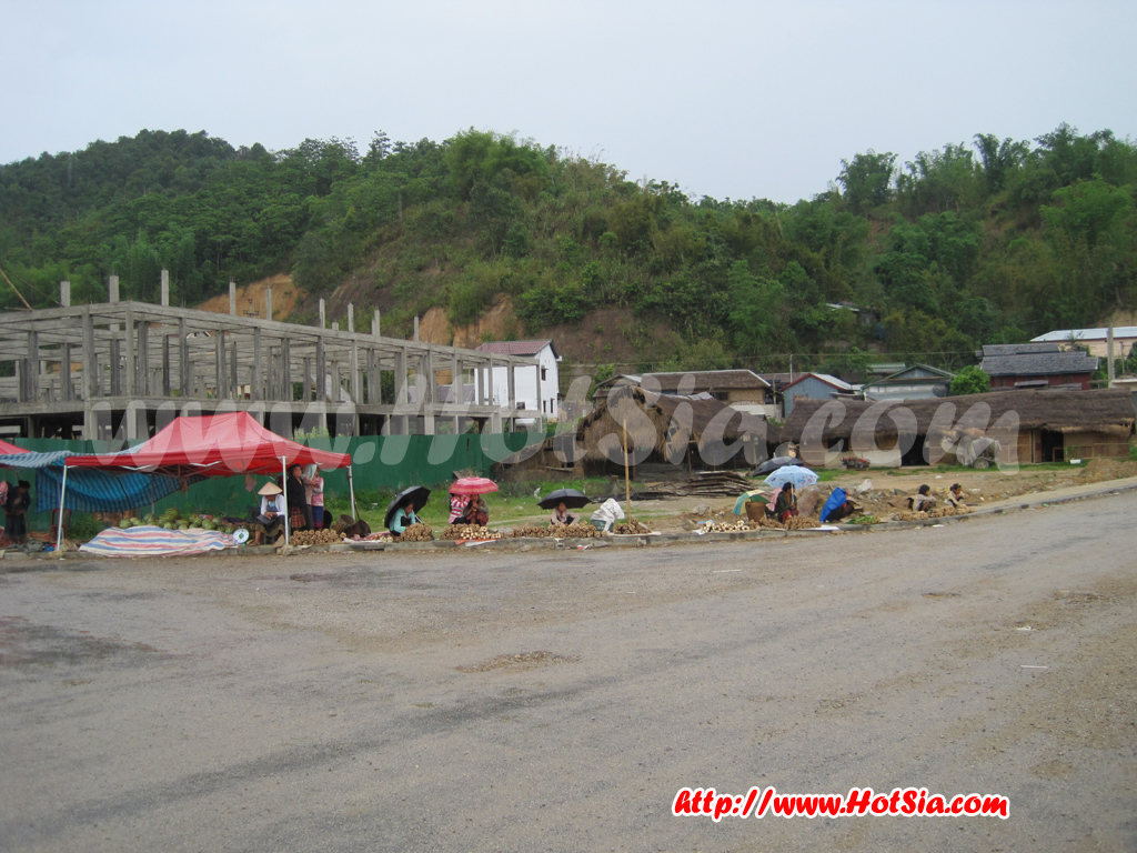 ซำเหนือแขวงหัวพัน ตลาดซำเหนือ