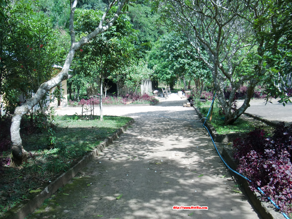 ซำเหนือแขวงหัวพัน ถ้ำท่านสุภานุวงค์