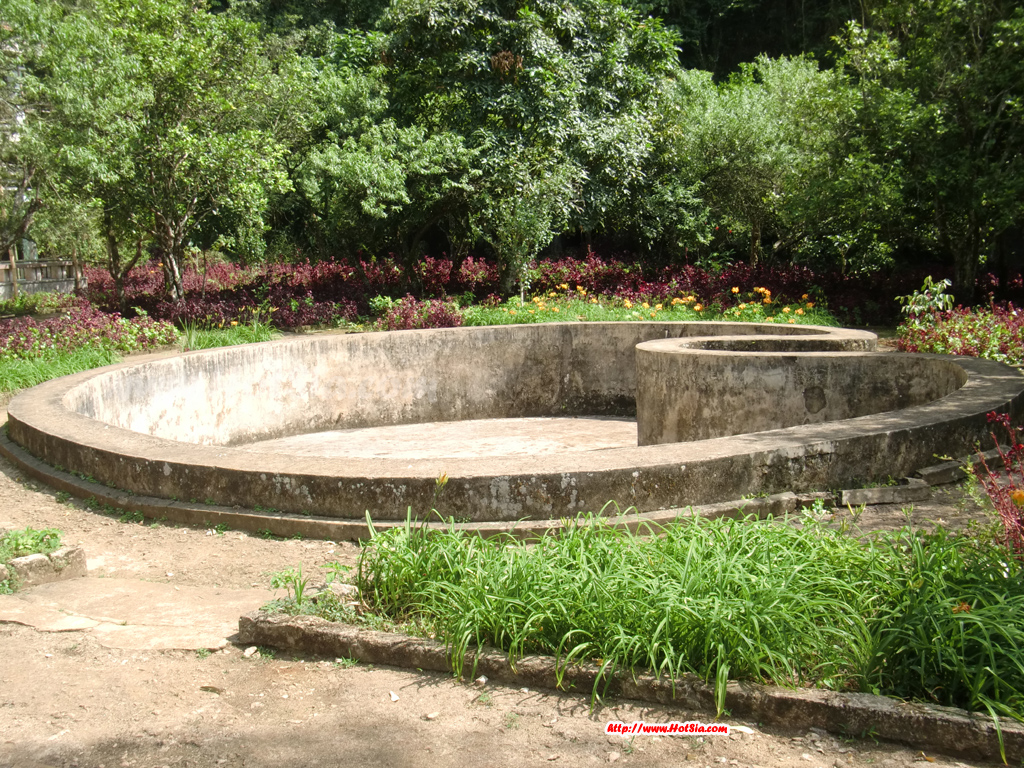 ซำเหนือแขวงหัวพัน ถ้ำท่านสุภานุวงค์