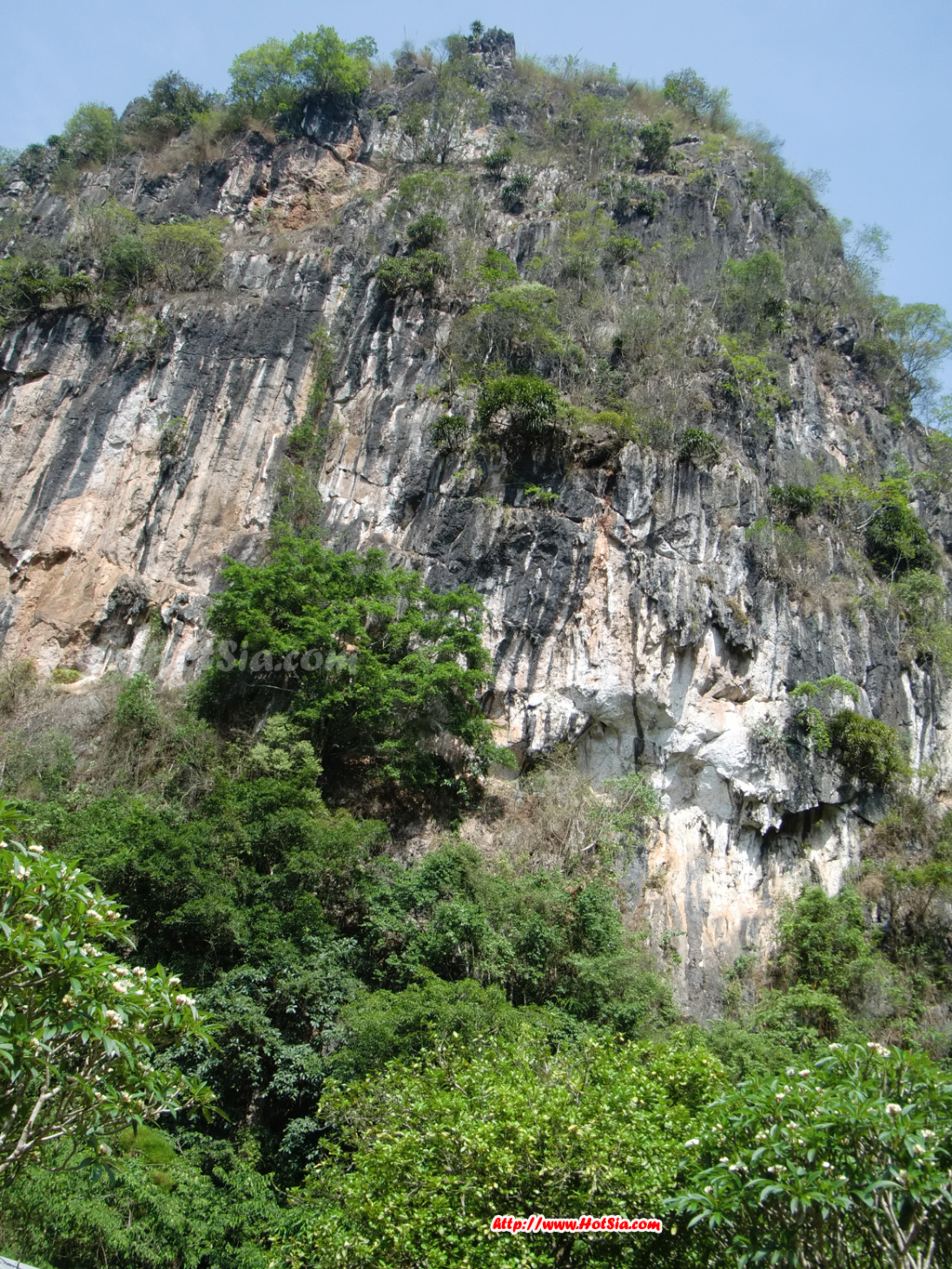 ซำเหนือแขวงหัวพัน ถ้ำท่านสุภานุวงค์