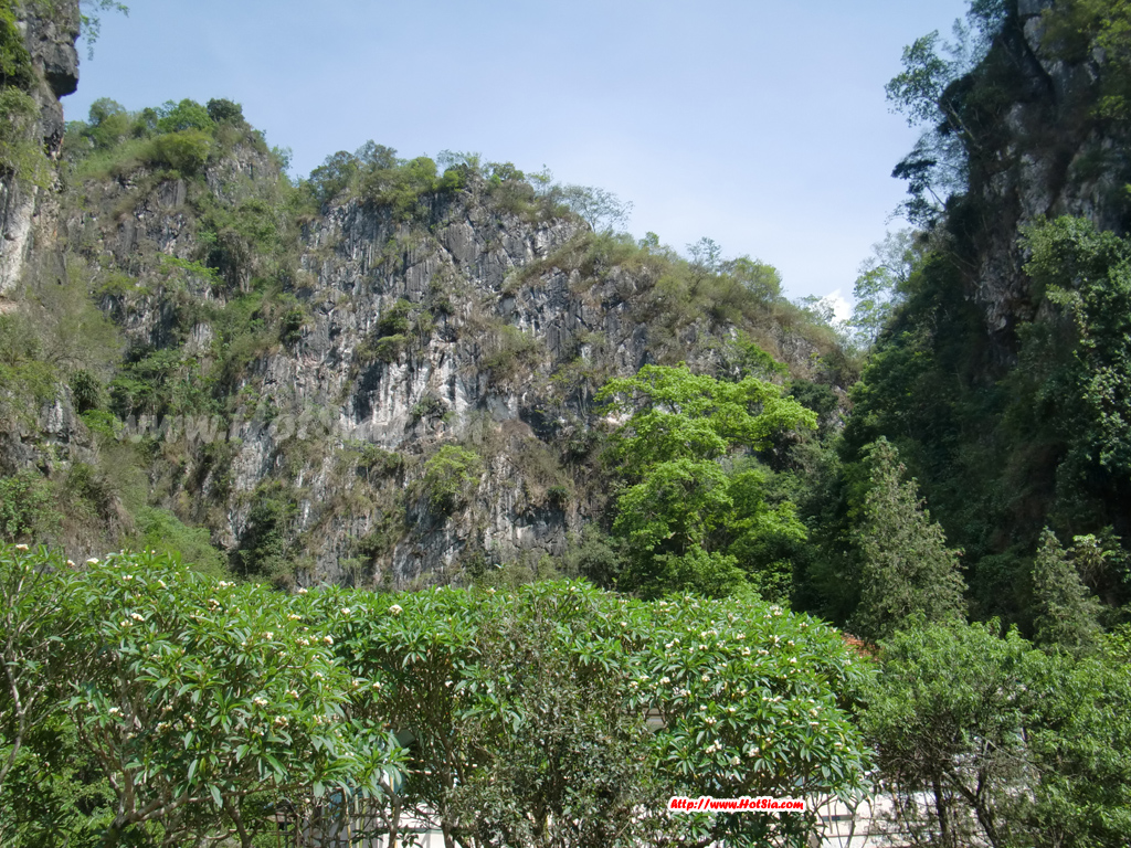 ซำเหนือแขวงหัวพัน ถ้ำท่านสุภานุวงค์