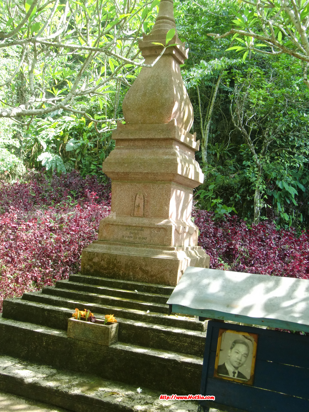 ซำเหนือแขวงหัวพัน ถ้ำท่านสุภานุวงค์