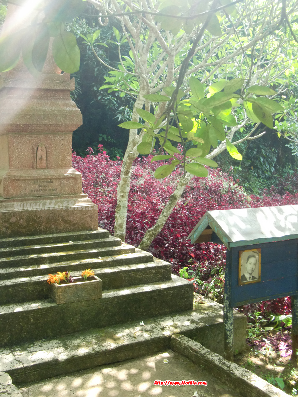 ซำเหนือแขวงหัวพัน ถ้ำท่านสุภานุวงค์