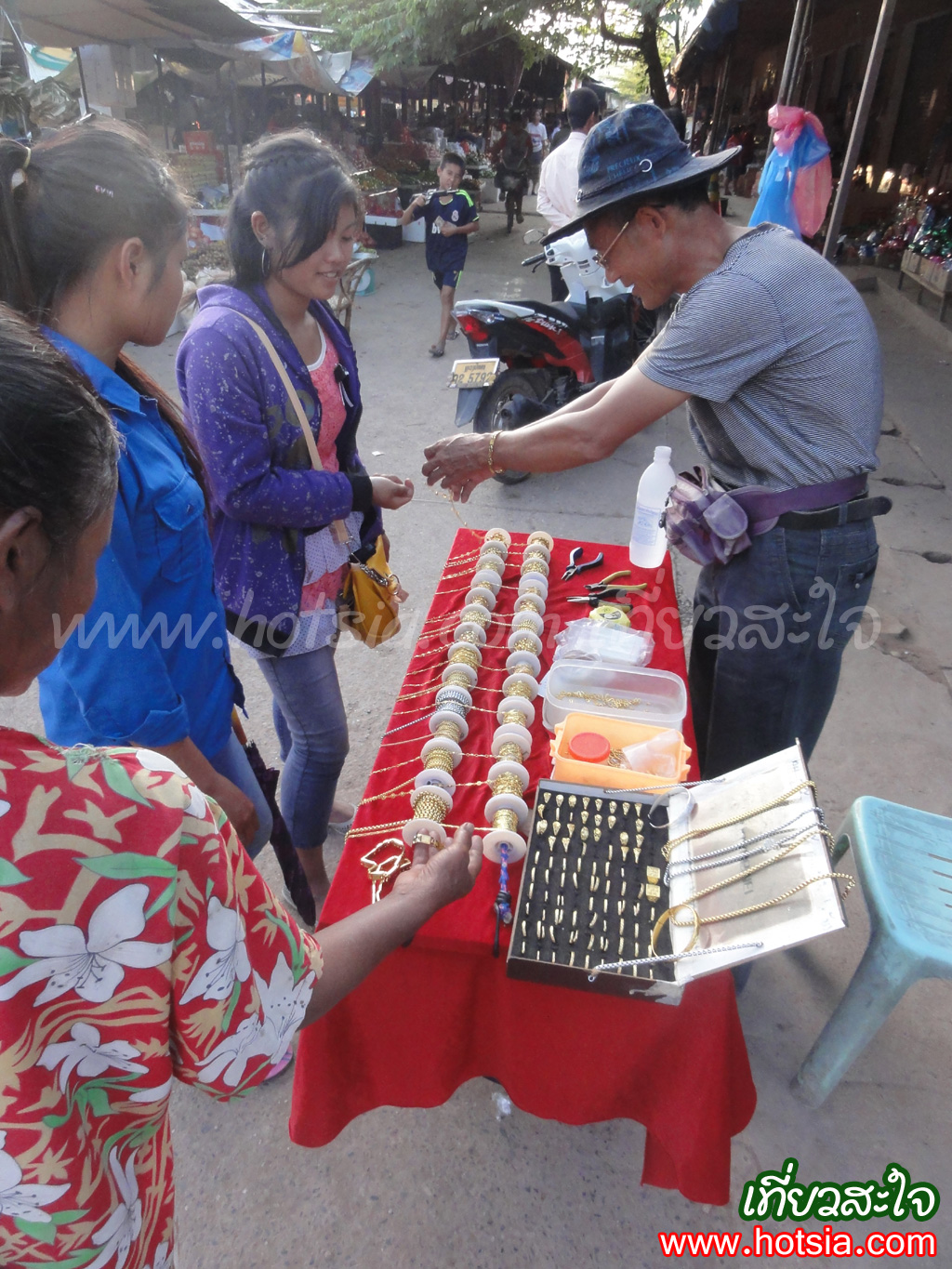 หลวงน้ำทา ตลาดเย็นหลวงน้ำทา 2013