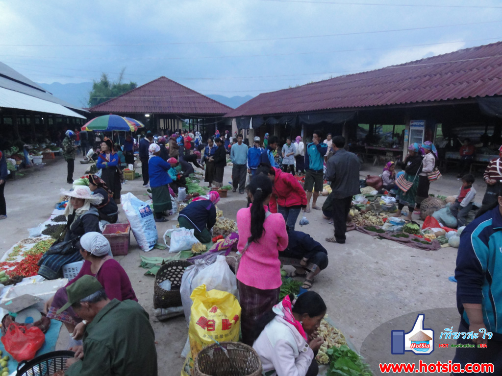หลวงน้ำทา ตลาดเช้าเมืองสิง