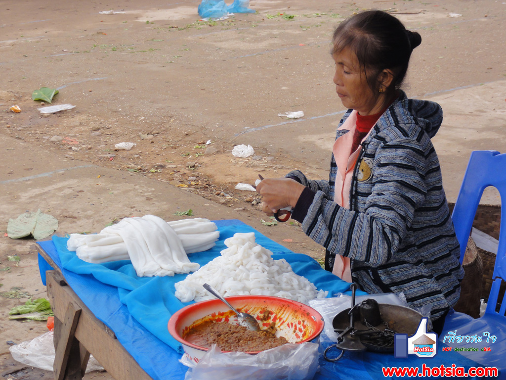 หลวงน้ำทา ตลาดเช้าเมืองสิง