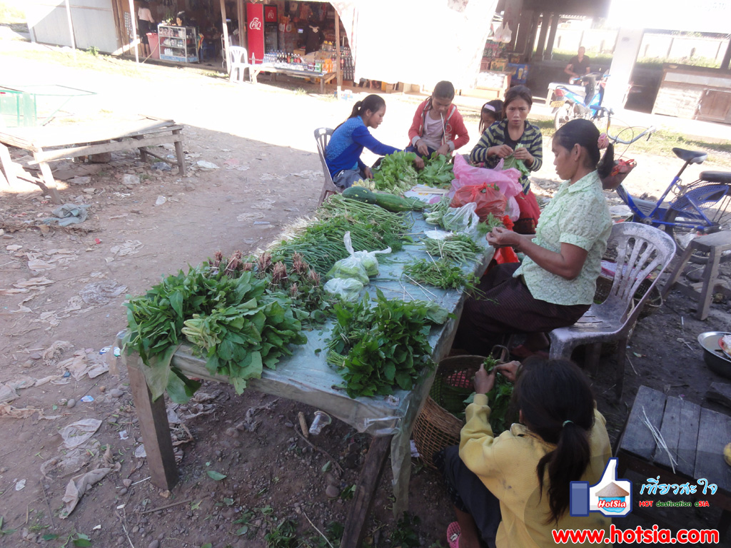 หลวงน้ำทา ตลาดเย็นเมืองสิง
