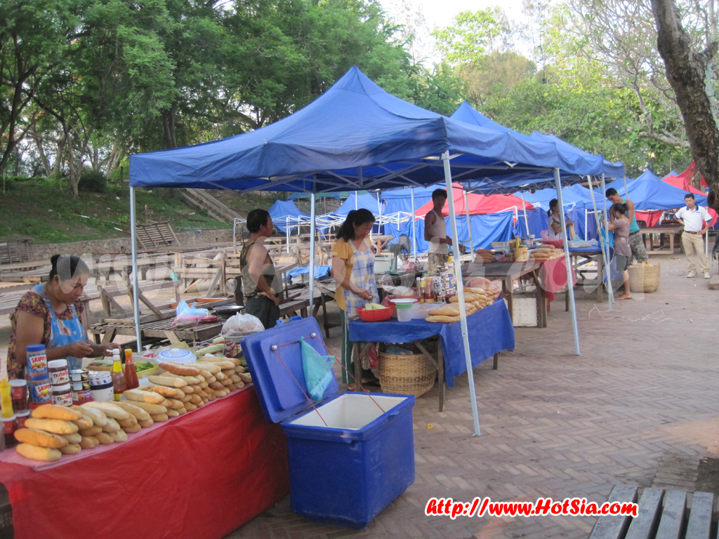หลวงพระบาง ข้าวจี่อาหารเช้าของชาวหลวงพระบาง