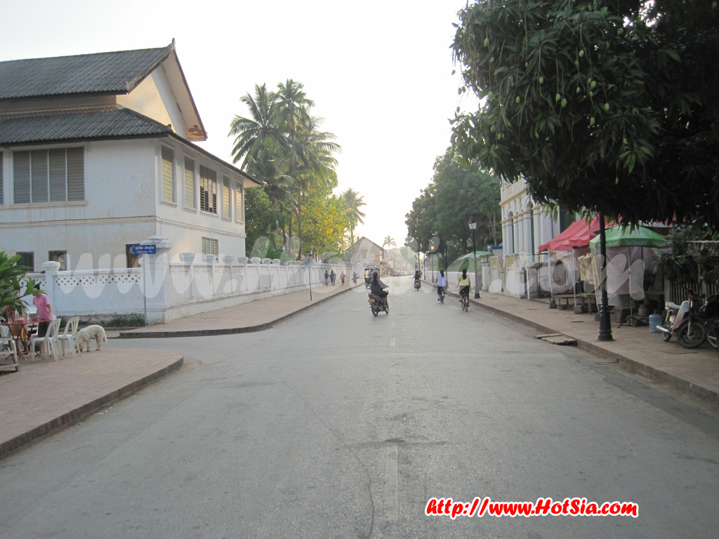 หลวงพระบาง ข้าวจี่อาหารเช้าของชาวหลวงพระบาง