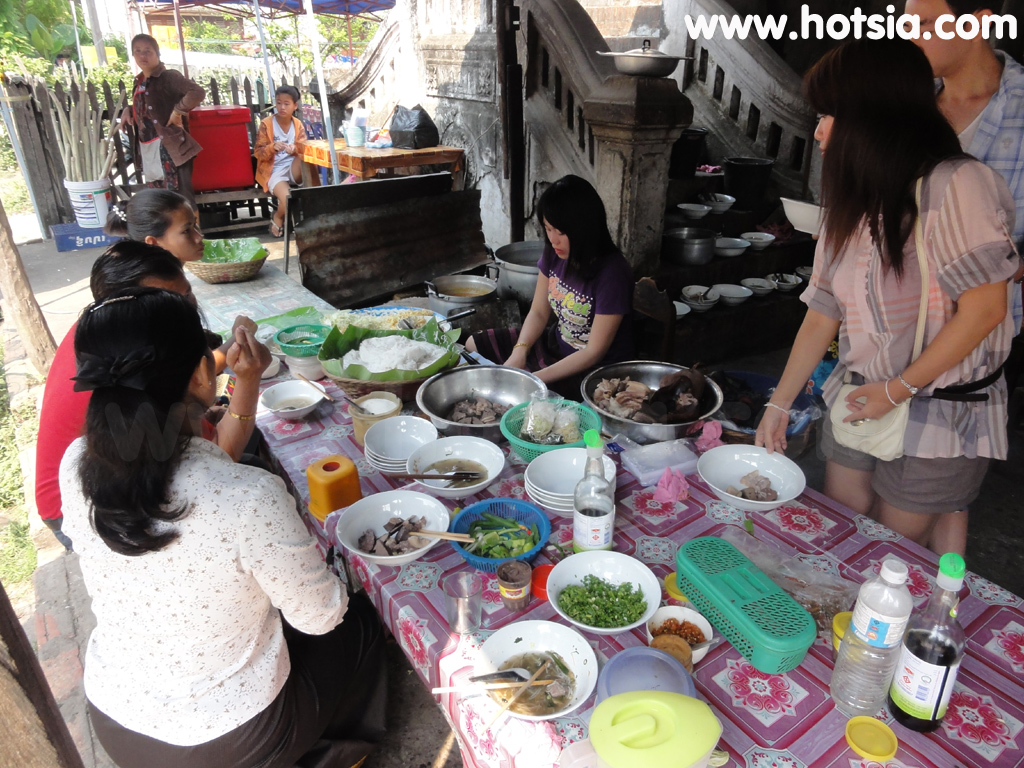 เที่ยวหลวงพระบาง ข้าวปุ้นเครื่องหลวงพระบาง