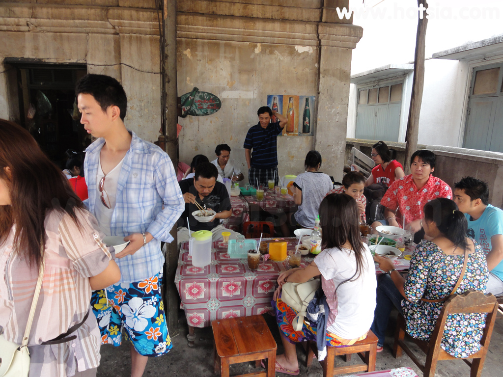 เที่ยวหลวงพระบาง ข้าวปุ้นเครื่องหลวงพระบาง