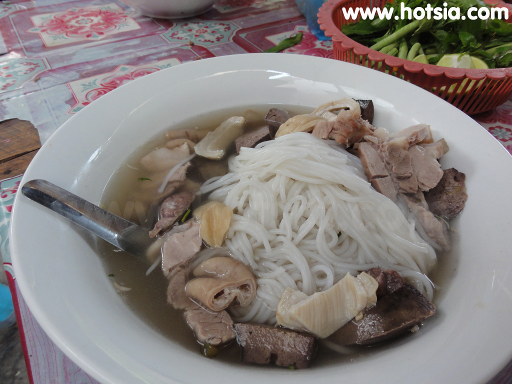 เที่ยวหลวงพระบาง ข้าวปุ้นเครื่องหลวงพระบาง